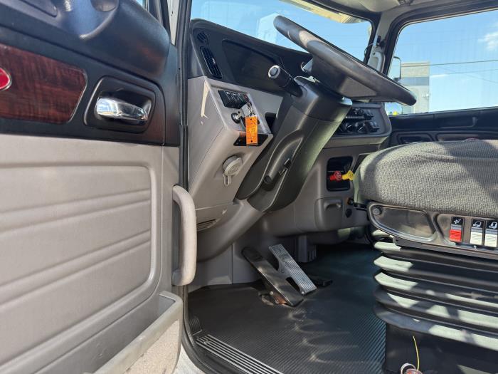 2022 Peterbilt 389-15