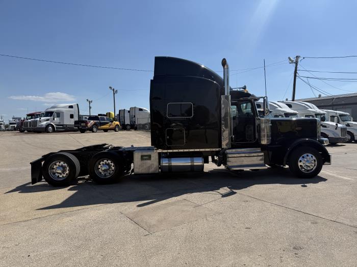 2022 Peterbilt 389-29