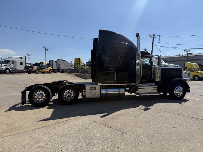 2022 Peterbilt 389-30