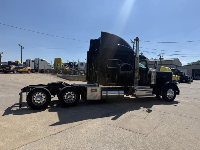 2022 Peterbilt 389-31