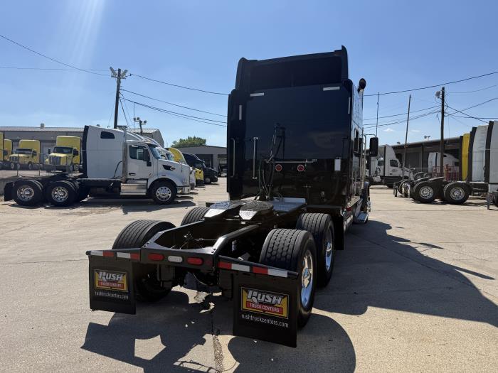 2022 Peterbilt 389-33