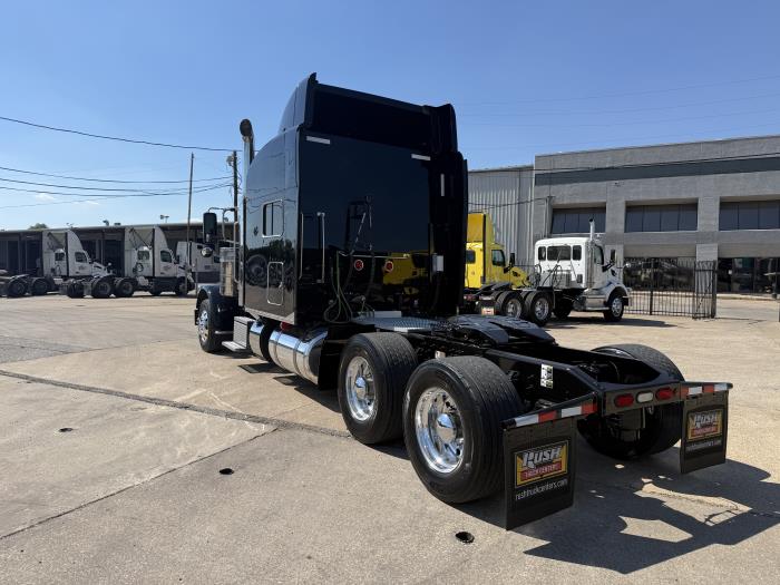 2022 Peterbilt 389-36