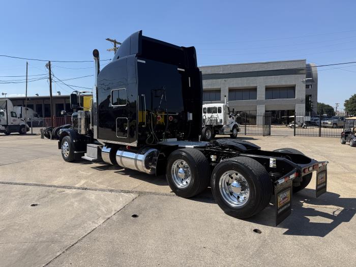 2022 Peterbilt 389-37