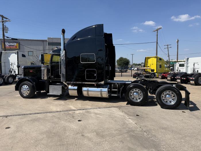 2022 Peterbilt 389-40