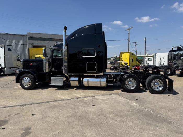 2022 Peterbilt 389-41