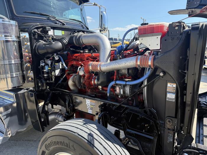 2022 Peterbilt 389-44
