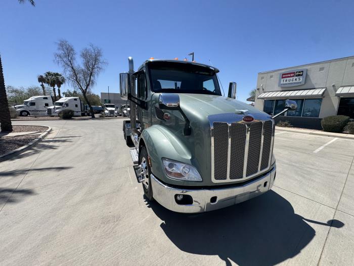 2021 Peterbilt 579-8