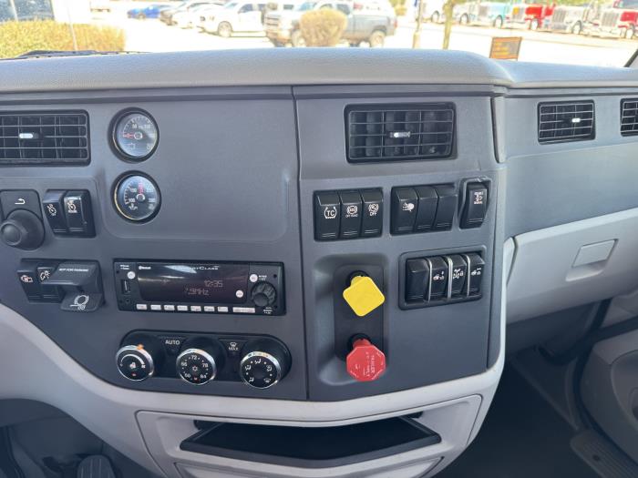 2021 Peterbilt 579-15