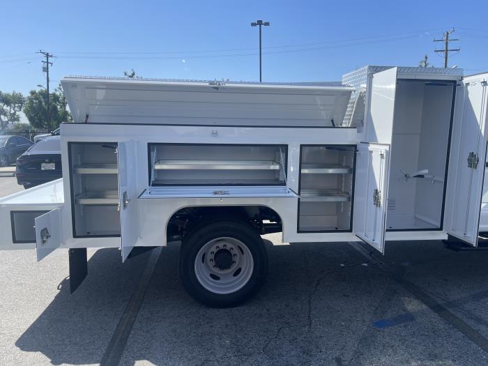 2025 Ford F-550-13