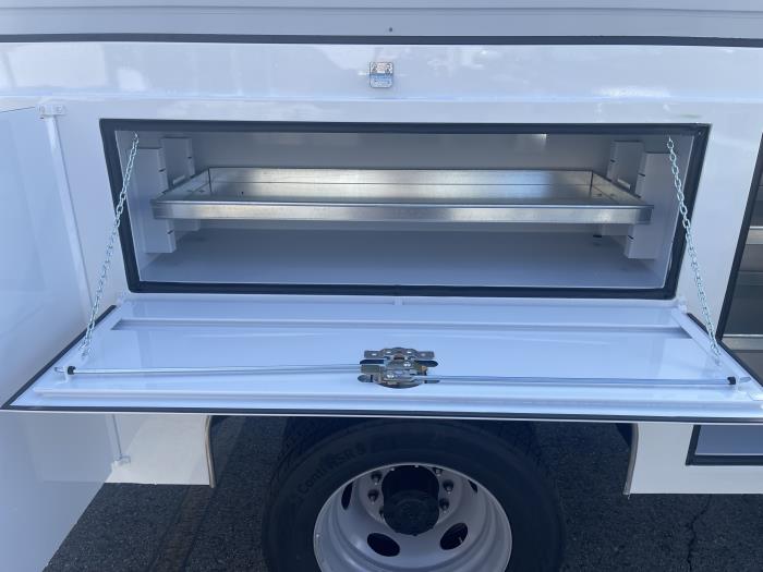 2025 Ford F-550-16