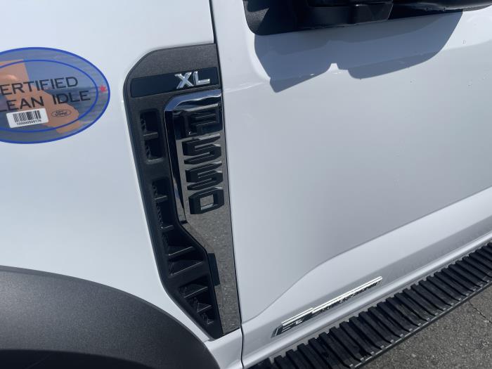 2025 Ford F-550-21
