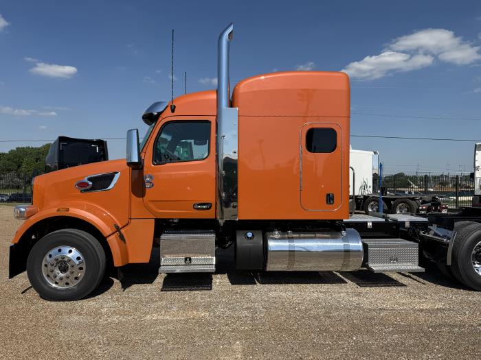 2027 Peterbilt 567-4