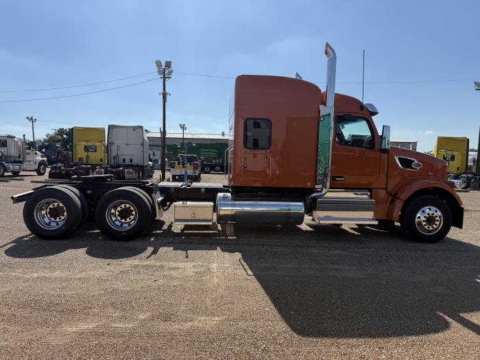 2027 Peterbilt 567-8