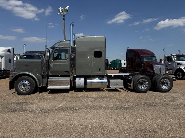 2027 Peterbilt 589-3
