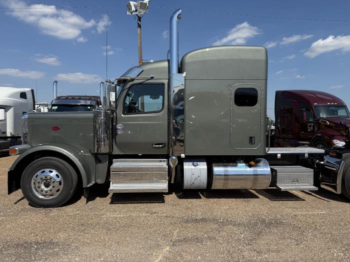 2027 Peterbilt 589-4