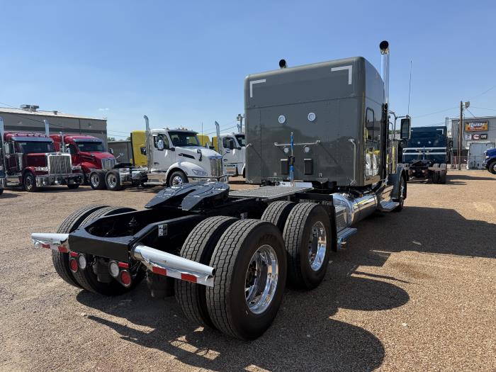 2027 Peterbilt 589-7