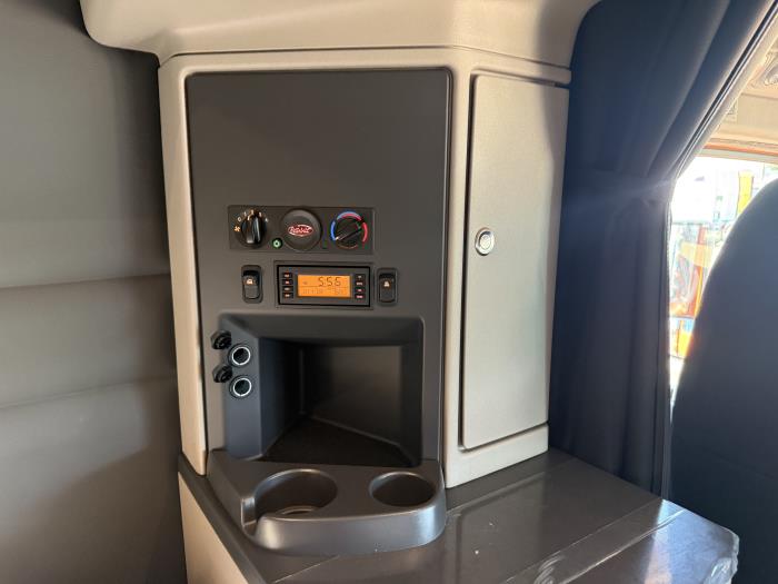 2027 Peterbilt 567-26