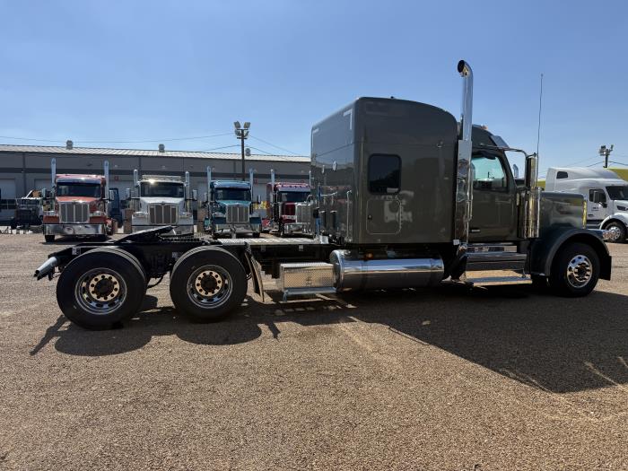 2027 Peterbilt 589-8