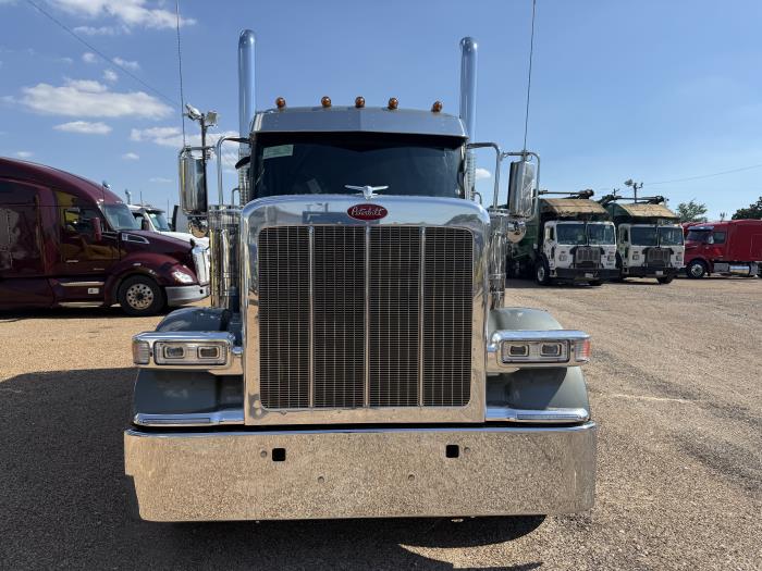 2027 Peterbilt 589-10