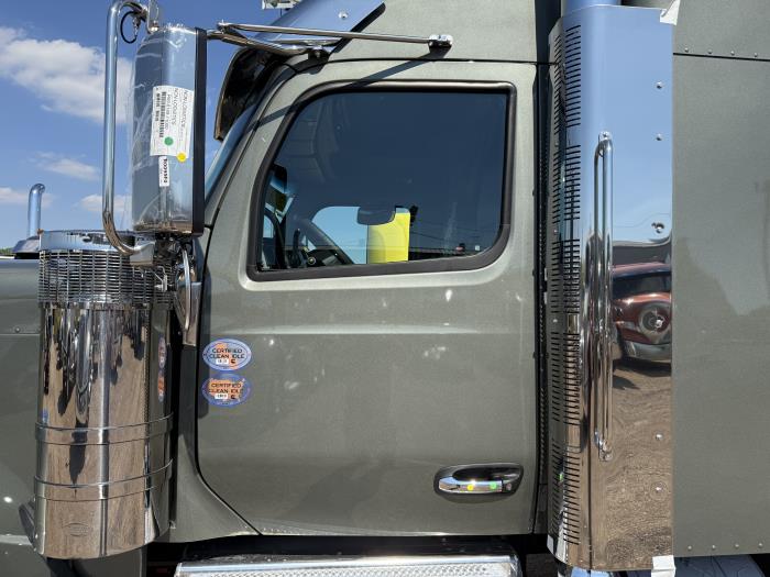 2027 Peterbilt 589-11