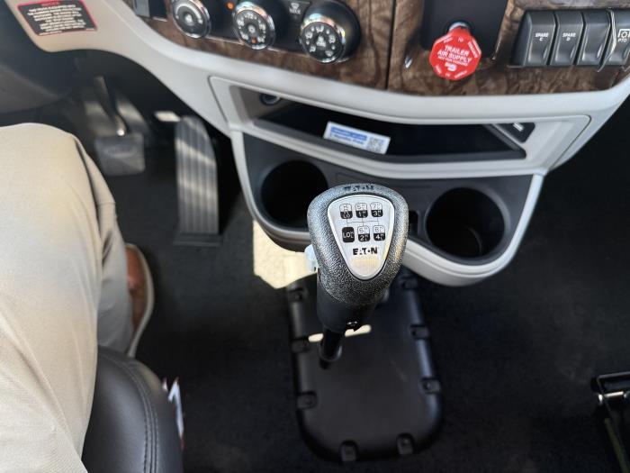 2027 Peterbilt 589-20