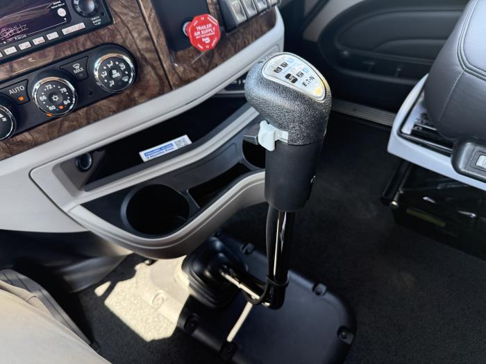 2027 Peterbilt 589-21