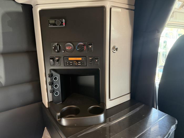 2027 Peterbilt 589-25