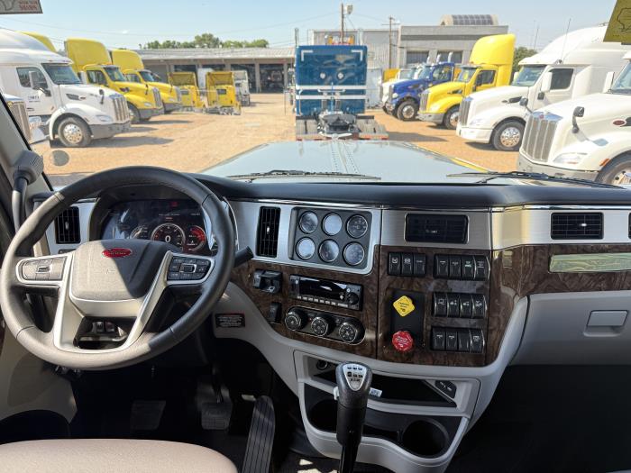 2027 Peterbilt 589-28
