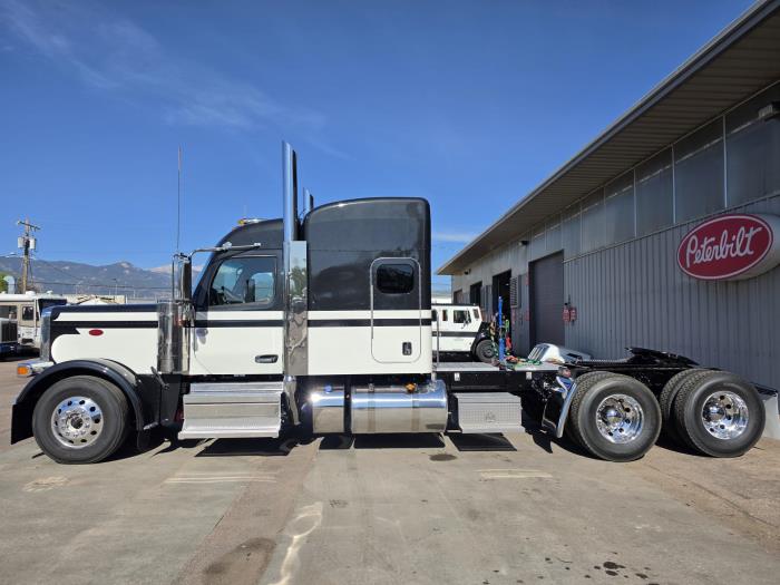 2027 Peterbilt 589-2