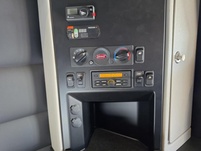 2027 Peterbilt 589-16