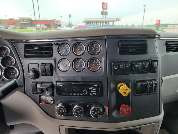 2019 Peterbilt 579-16
