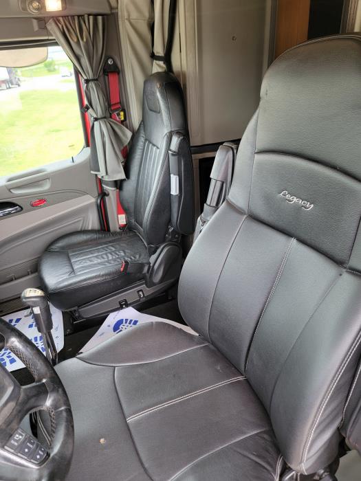 2019 Peterbilt 579-17