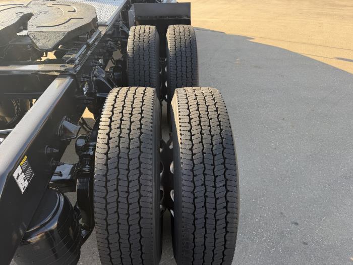 2023 Peterbilt 567-11