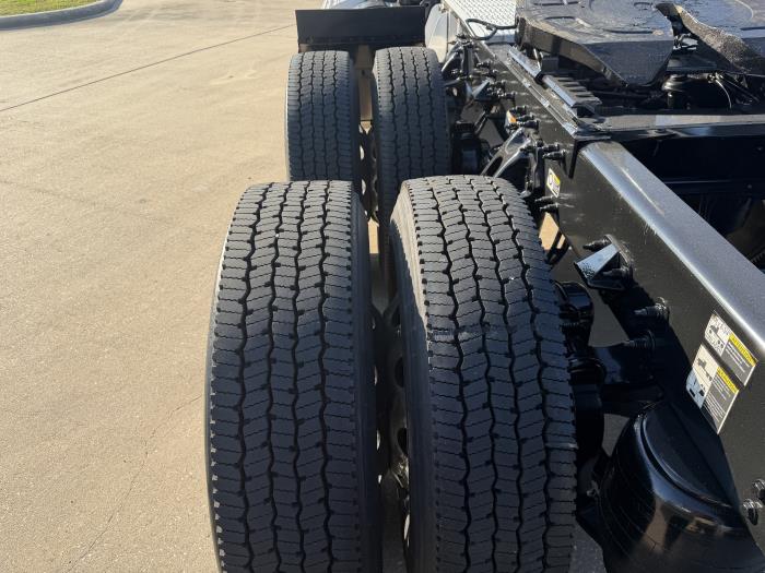 2023 Peterbilt 567-12