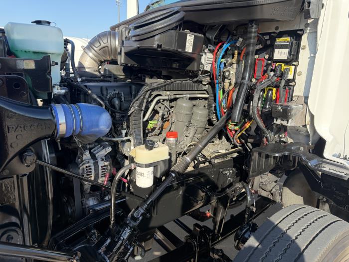 2023 Peterbilt 567-15
