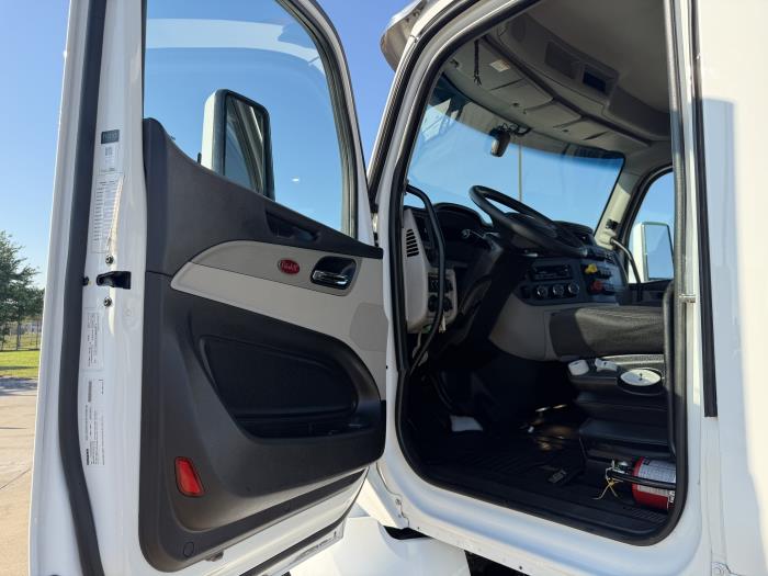 2023 Peterbilt 567-23