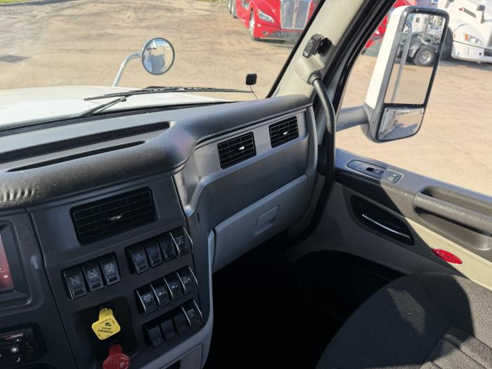 2023 Peterbilt 567-25