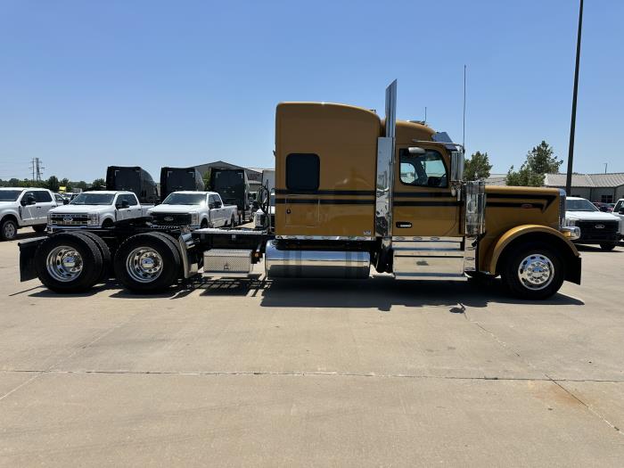2025 Peterbilt 589-2