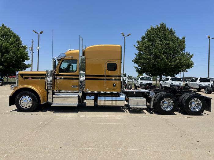 2025 Peterbilt 589-3
