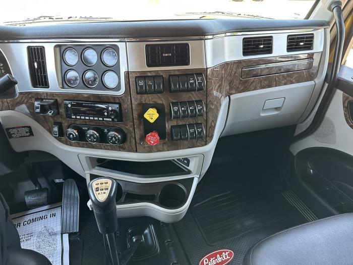 2025 Peterbilt 589-8