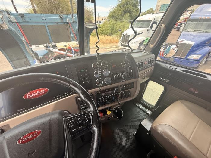 2024 Peterbilt 389-12
