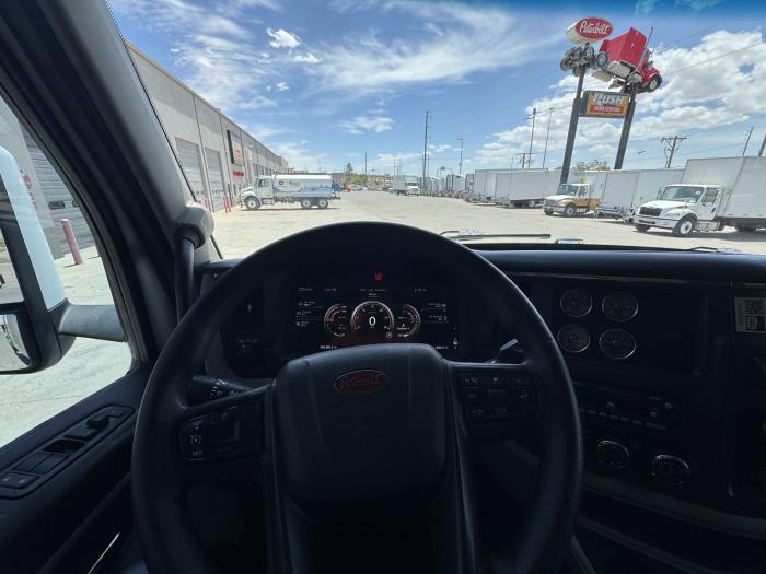 2022 Peterbilt 579-9