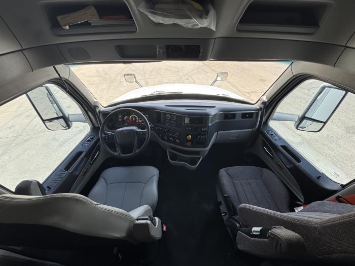 2022 Peterbilt 579-17