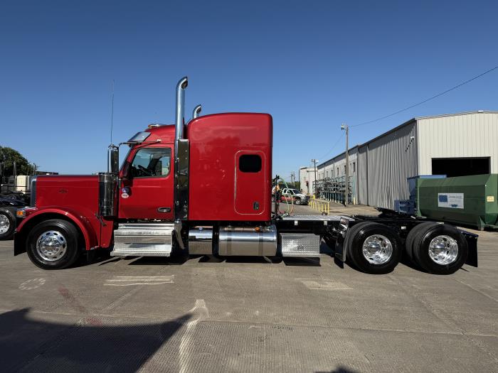2027 Peterbilt 589-4