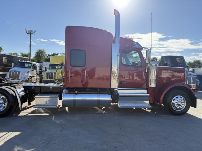 2027 Peterbilt 589-10