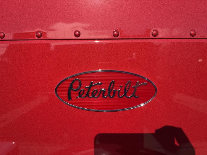 2027 Peterbilt 589-16