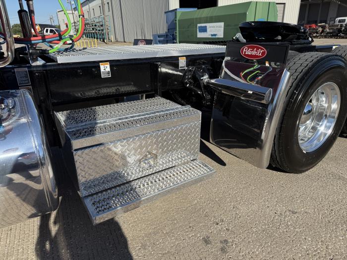 2027 Peterbilt 589-20