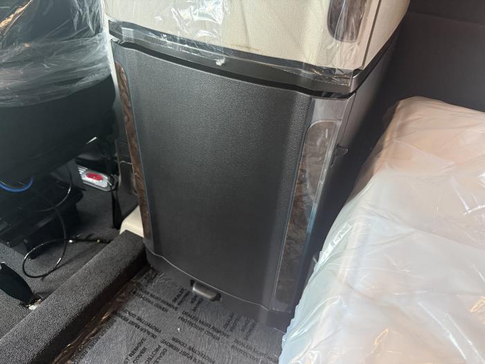 2027 Peterbilt 589-41