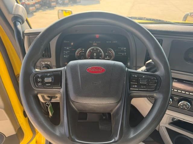 2023 Peterbilt 579-29