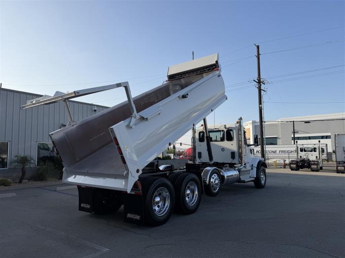 2027 Peterbilt 567-32